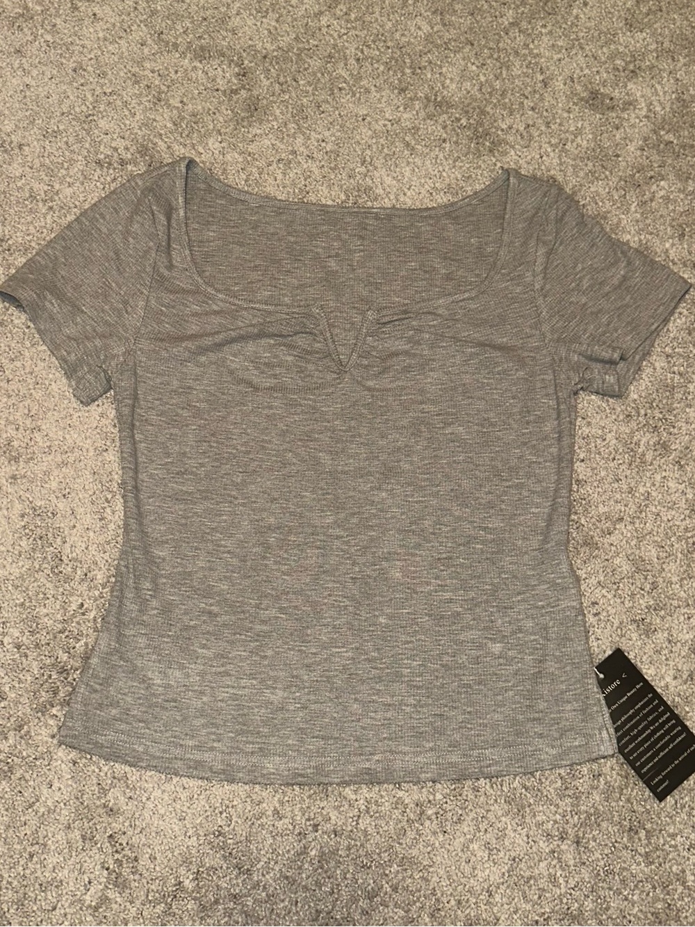 Women’s Gray Short Sleeve Scoop Neck Top - size small - new with tags